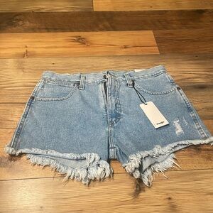 Women’s wrangler light wash denim shorts size 29